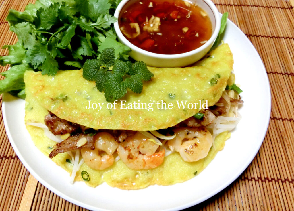 Easy! Banh Xeo (Vietnamese Sizzling Pancakes) - Joy of Eating the World